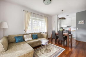 M&R Apartament Airport&Business Marina Mokotów - 4 people - parking - fast WiFi - Netflix - self check-in - terrace - guarded estate - gramophone - 6 min from Chopin Airport